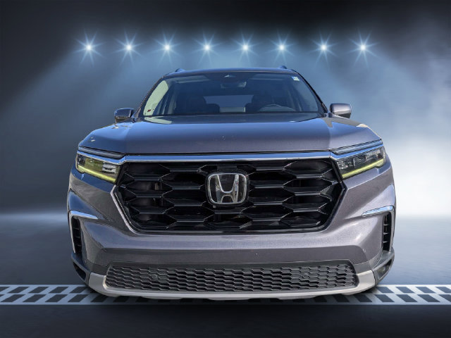 Used 2024 Honda Pilot Touring image 7