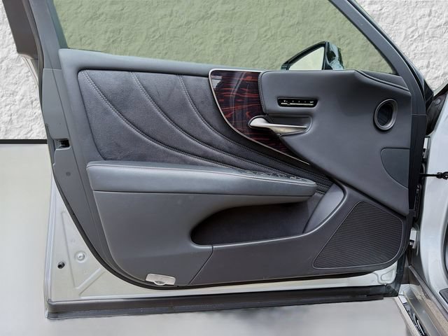 Used 2024 Lexus LS 500 w/ Interior Upgrade Package RWD image 21
