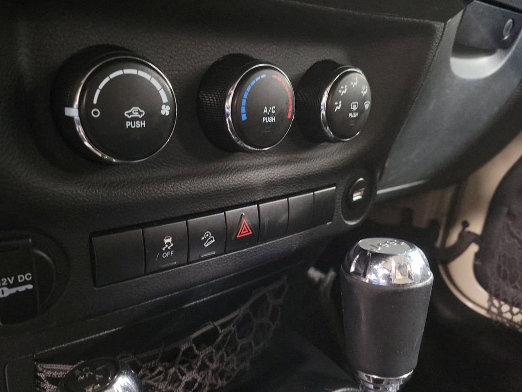 Used 2016 Jeep Wrangler Unlimited Sport w/ Connectivity Group image 17