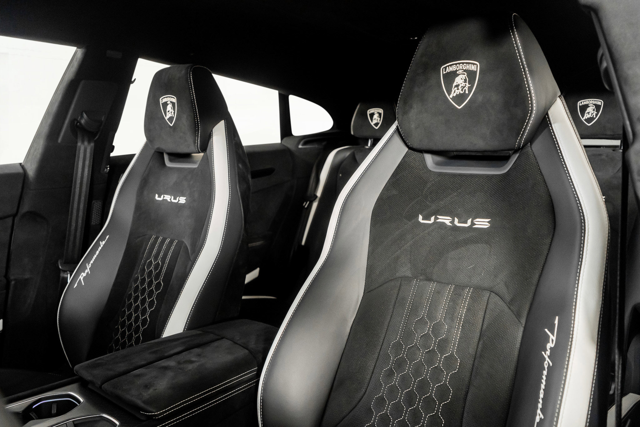 Used 2024 Lamborghini Urus Performante image 3