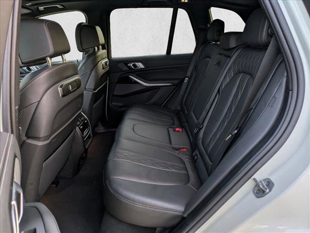 Used 2025 BMW X5 xDrive50e image 17