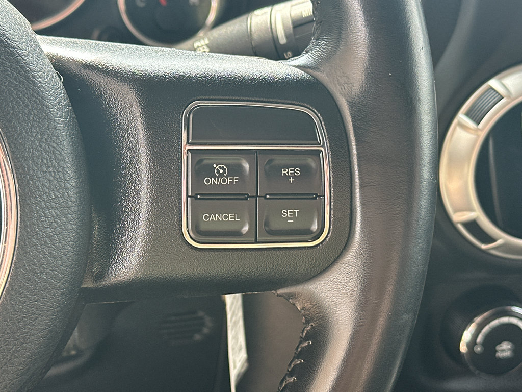 Used 2017 Jeep Wrangler Rubicon w/ Power Convenience Group AWD/4WD image 15