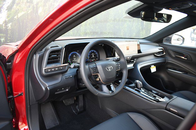 New 2026 Toyota Crown Signia image 6