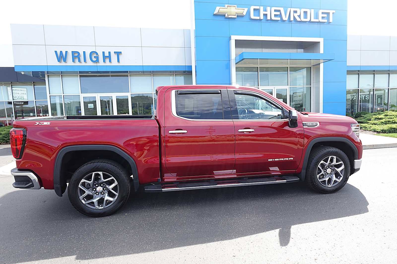 Used 2023 GMC Sierra 1500 SLT w/ SLT Premium Package AWD/4WD image 2