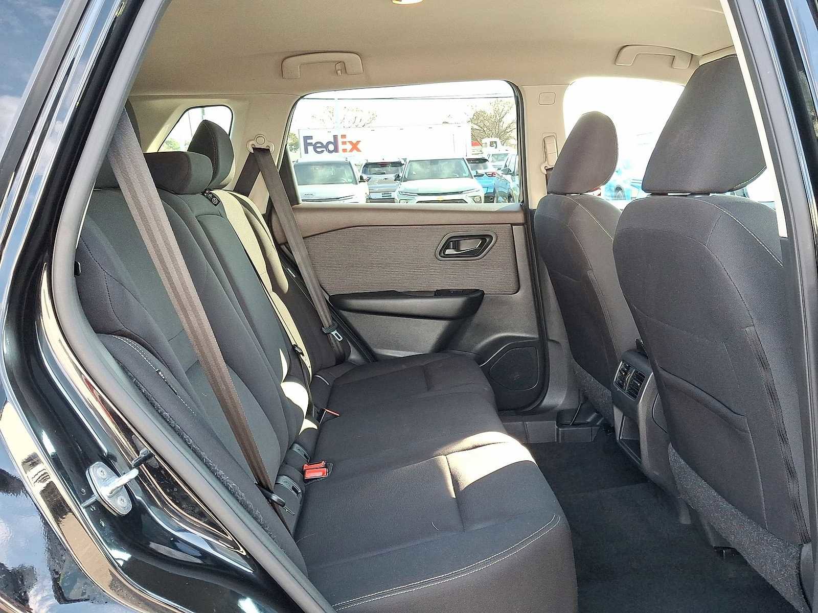 Used 2023 Nissan Rogue S image 31