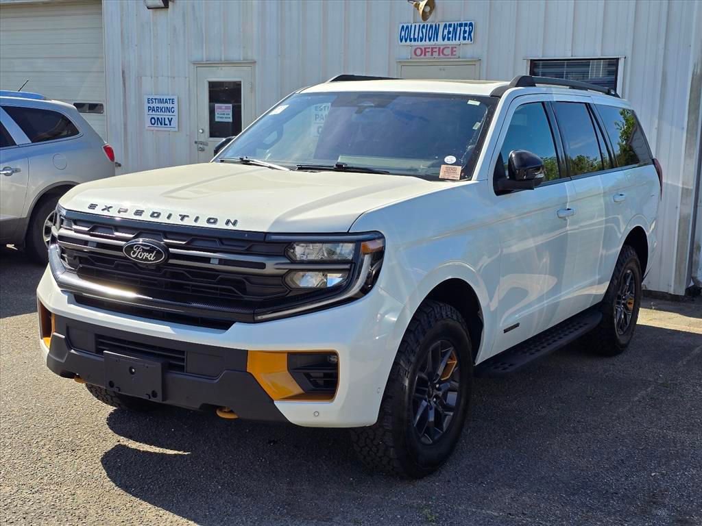 Used 2025 Ford Expedition Tremor image 2