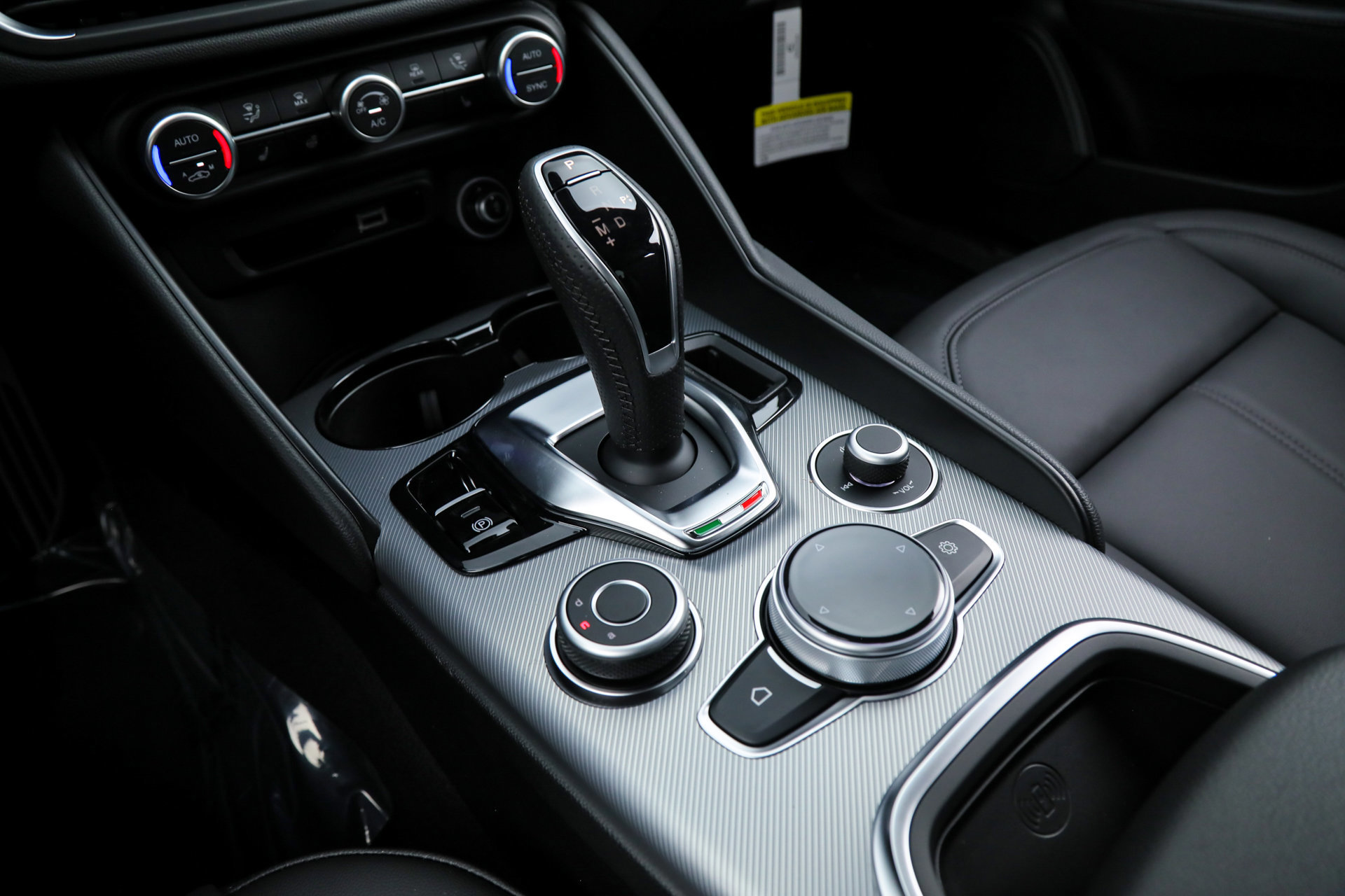 New 2025 Alfa Romeo Giulia w/ Driving Assist Package image 23