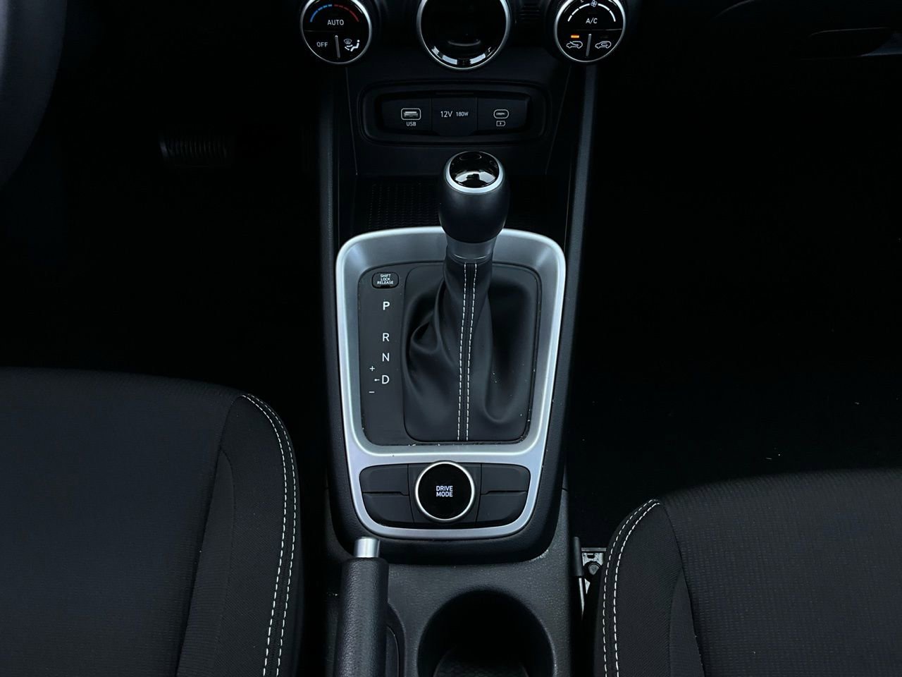 Used 2025 Hyundai Venue SEL image 14