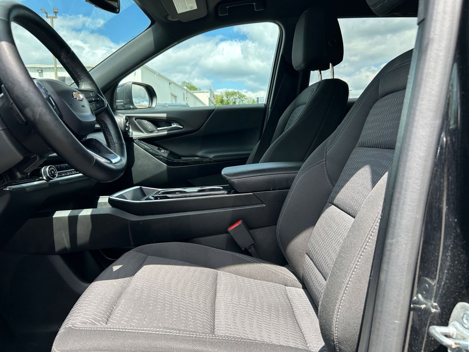 Used 2025 Chevrolet Equinox LT FWD image 22