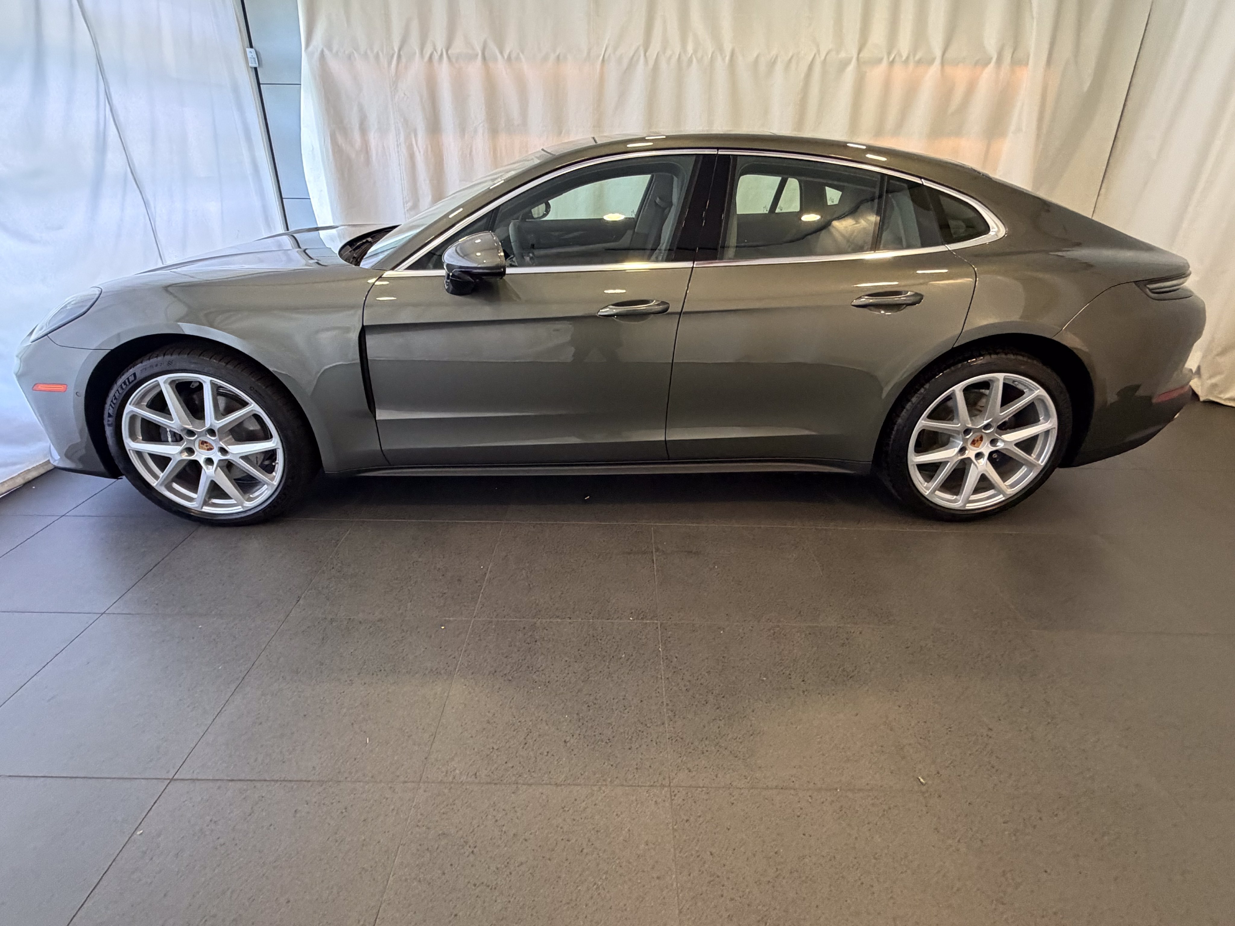New 2026 Porsche Panamera 4 AWD/4WD image 2