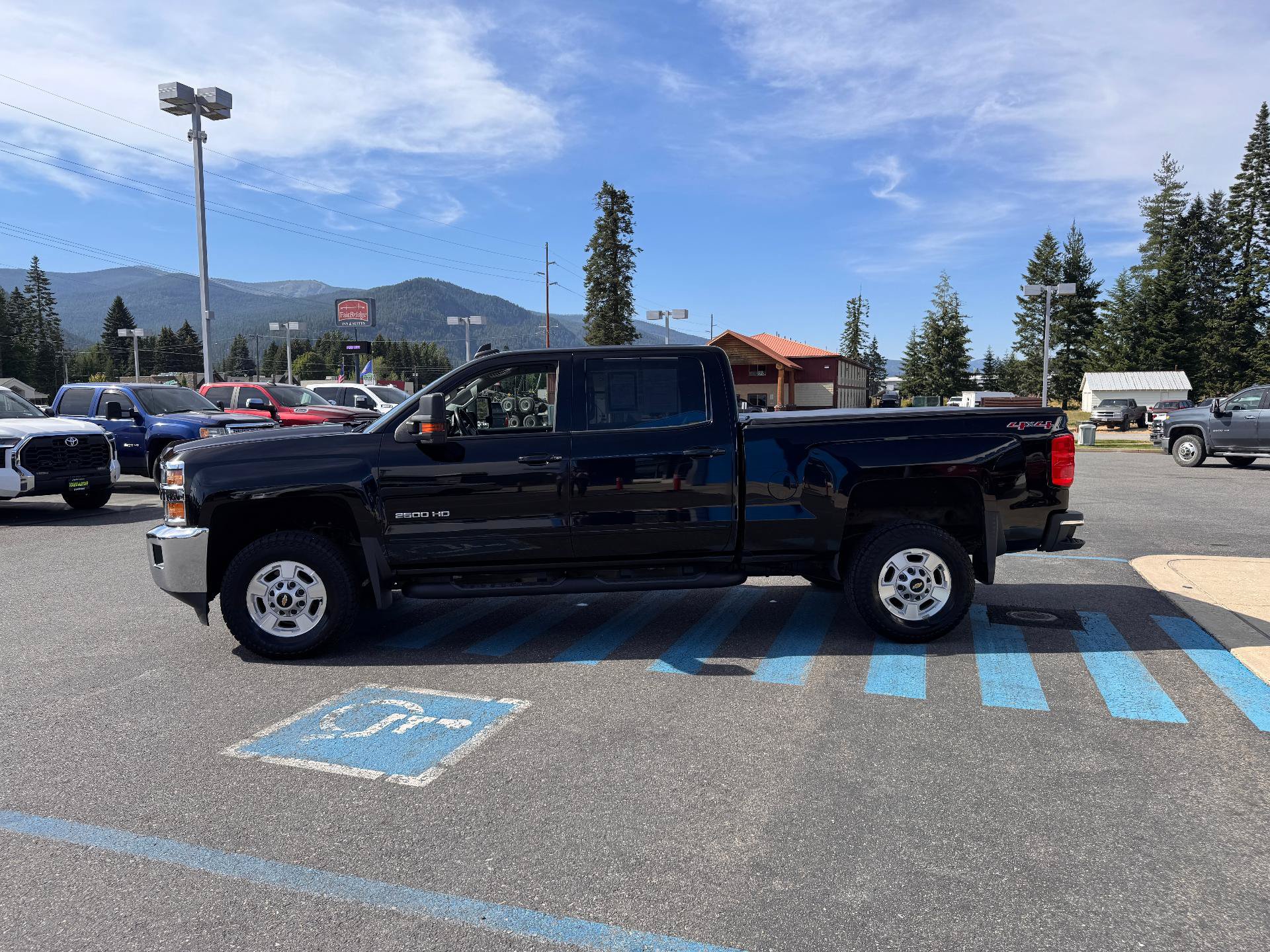 Used 2017 Chevrolet Silverado 2500 LT w/ LT Convenience Package AWD/4WD image 4