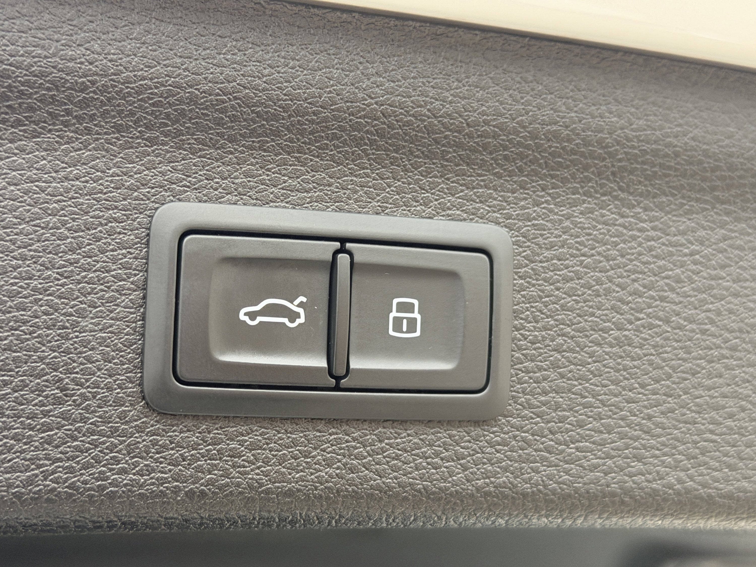 Used 2021 Audi Q3 2.0T Premium w/ Convenience Package image 26