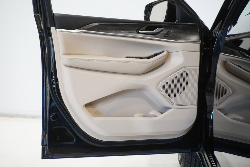 Certified 2025 Jeep Grand Cherokee L Limited image 8