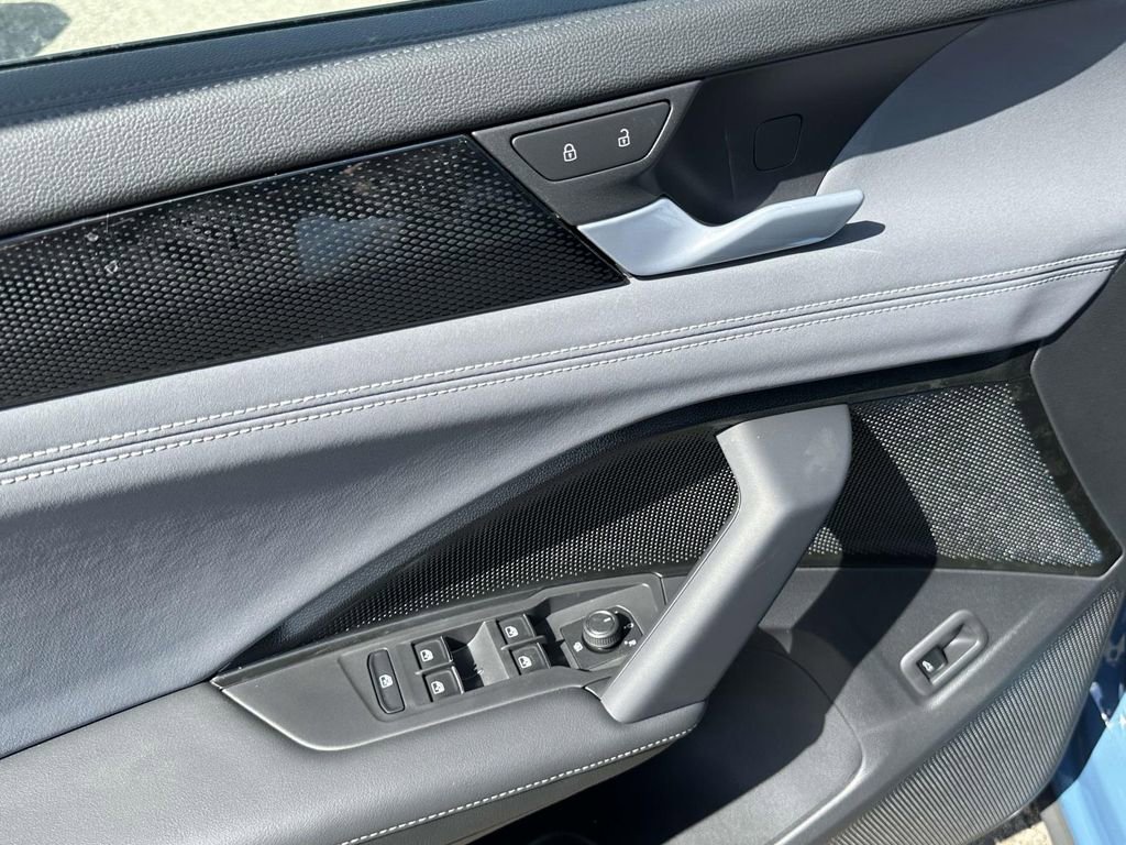New 2026 Volkswagen Tiguan SE R-Line AWD/4WD image 13