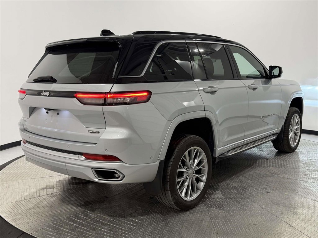 Certified 2024 Jeep Grand Cherokee Summit w/ Luxury Tech Group V image 6