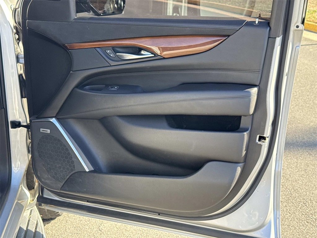 Used 2018 Cadillac Escalade ESV Premium Luxury image 10