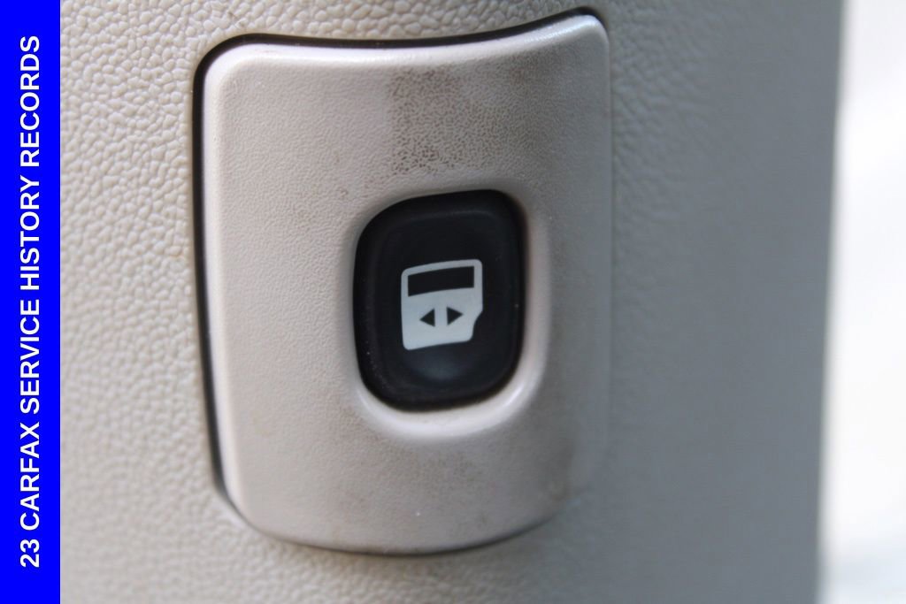 Used 2016 Chrysler Town & Country Touring-L image 28