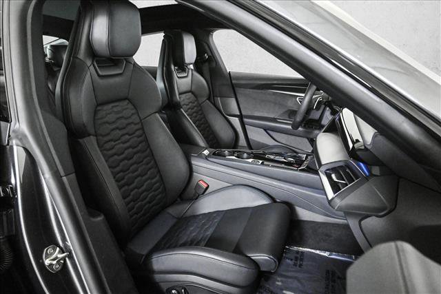 Used 2024 Audi e-tron GT Premium Plus image 22