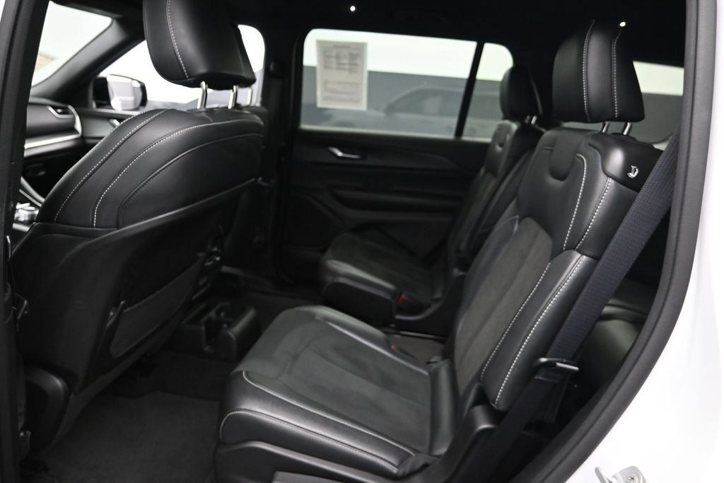 Used 2023 Jeep Grand Cherokee L Laredo AWD/4WD image 13
