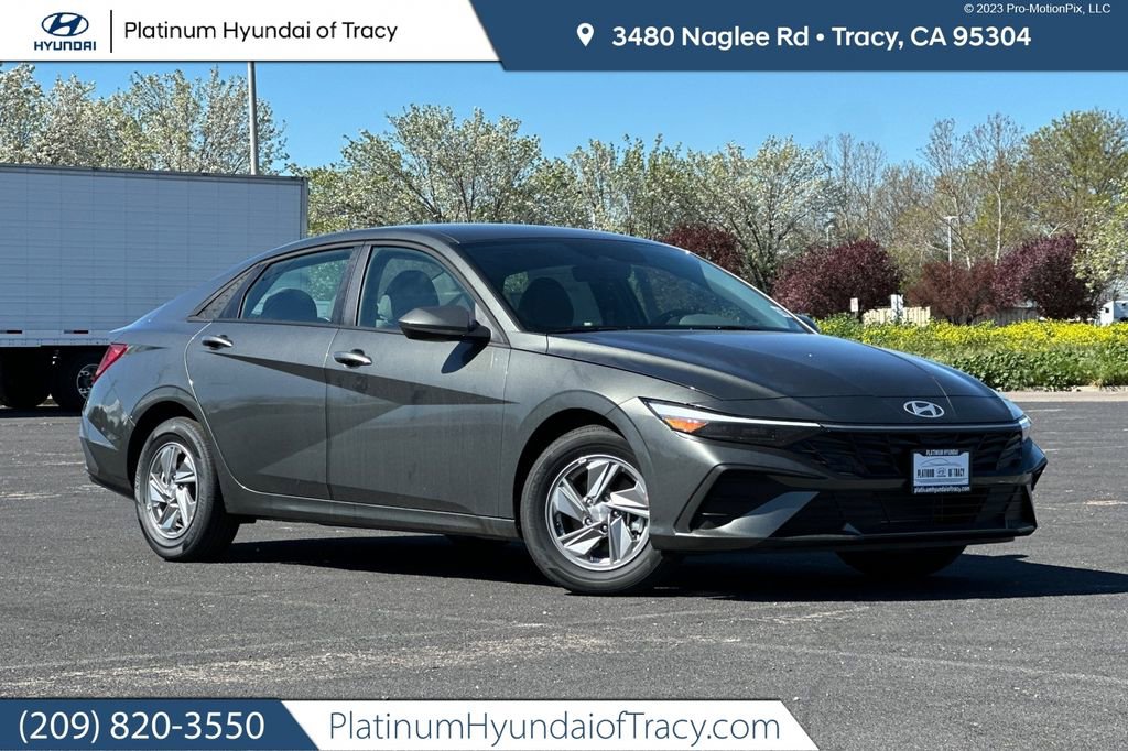New 2026 Hyundai Elantra SE image 1