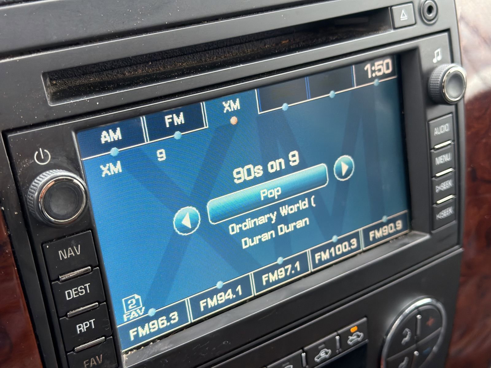 Used 2011 Chevrolet Avalanche LTZ image 17