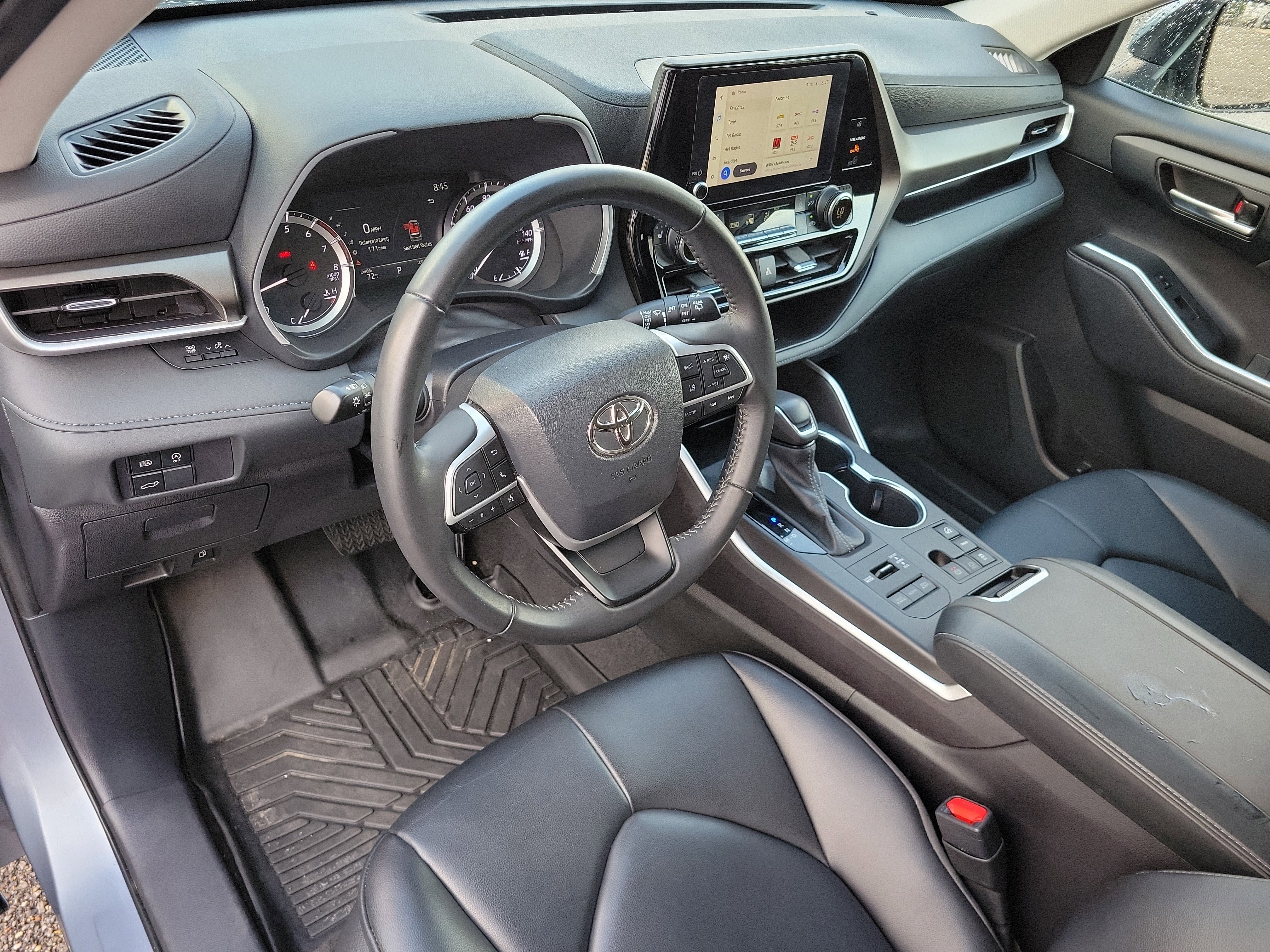 Used 2023 Toyota Highlander XLE image 13