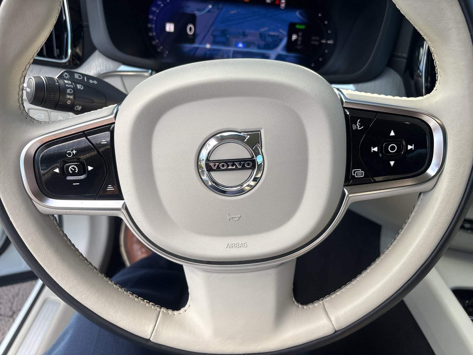 Certified 2025 Volvo XC60 T8 Ultra w/ Protection Package Premier AWD/4WD image 17