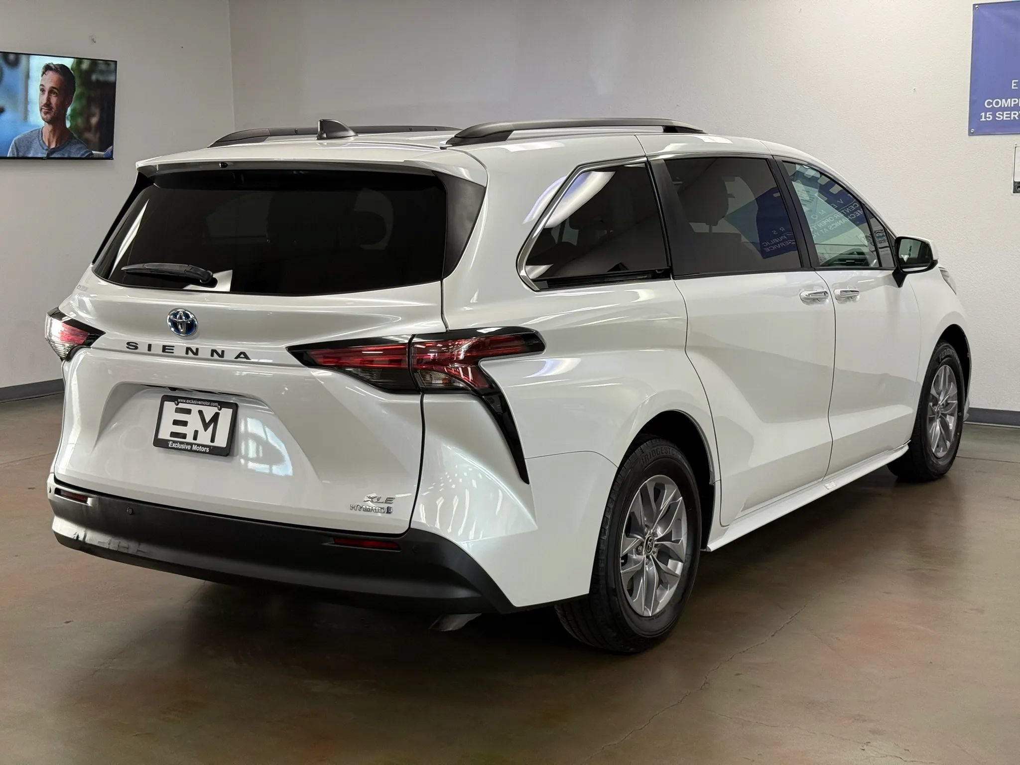 Used 2022 Toyota Sienna XLE w/ XLE Plus Package FWD image 7