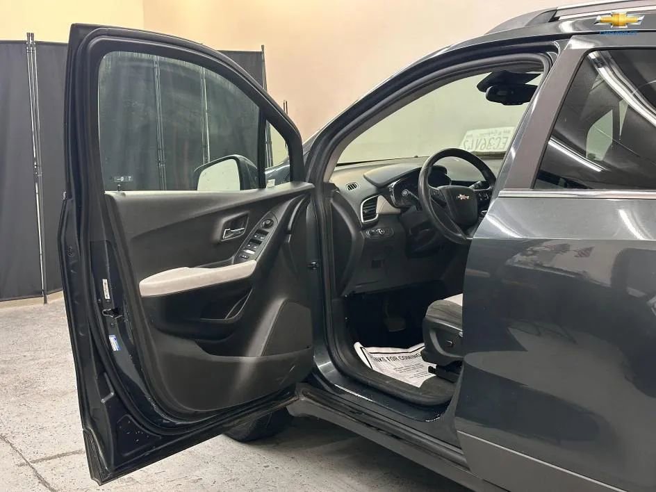 Used 2017 Chevrolet Trax LT w/ Driver Confidence Package image 14