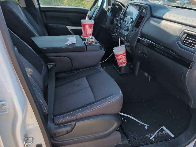 Used 2022 Nissan Titan SV AWD/4WD image 9