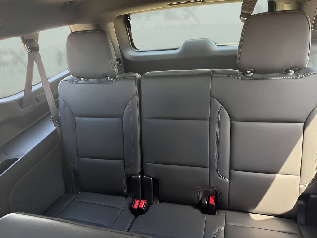 Used 2025 Chevrolet Suburban Z71 AWD/4WD image 31