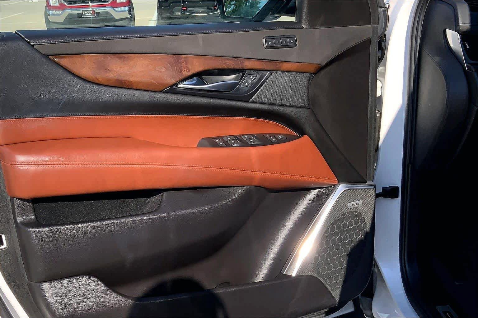 Used 2019 Cadillac Escalade Premium Luxury RWD image 22