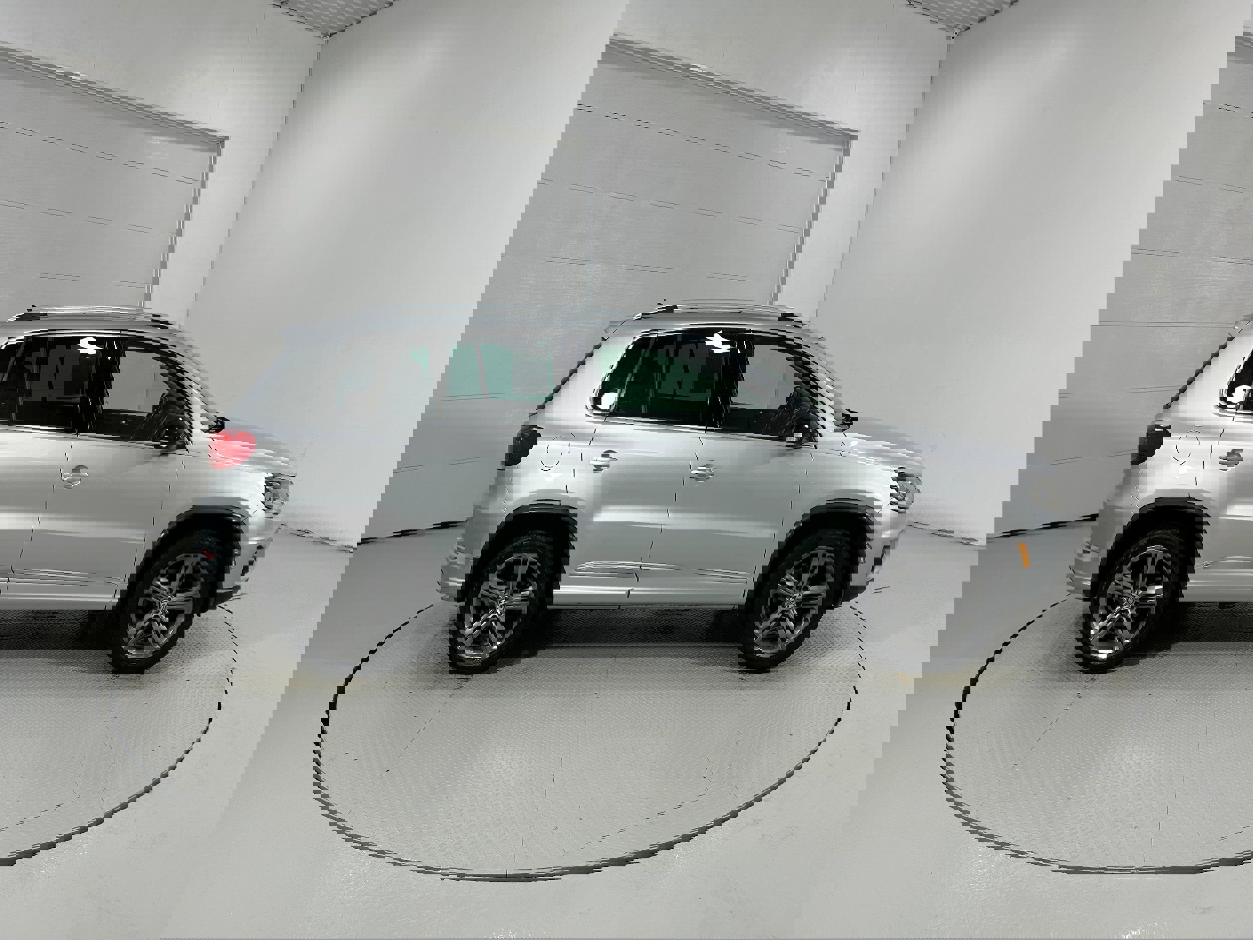 Used 2017 Volkswagen Tiguan Sport image 33