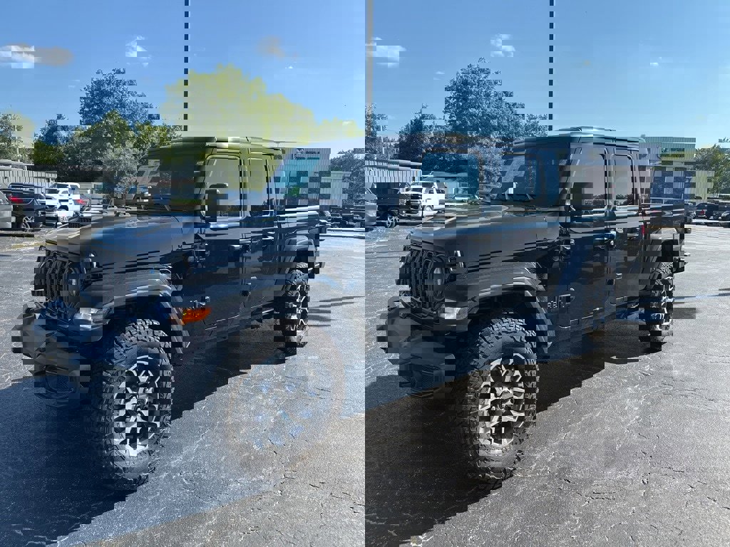 New 2025 Jeep Gladiator Sport image 3