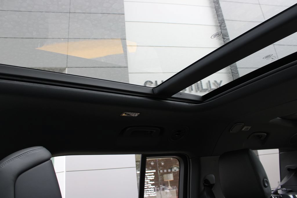 New 2026 Land Rover Defender 130 X-Dynamic SE AWD/4WD image 33