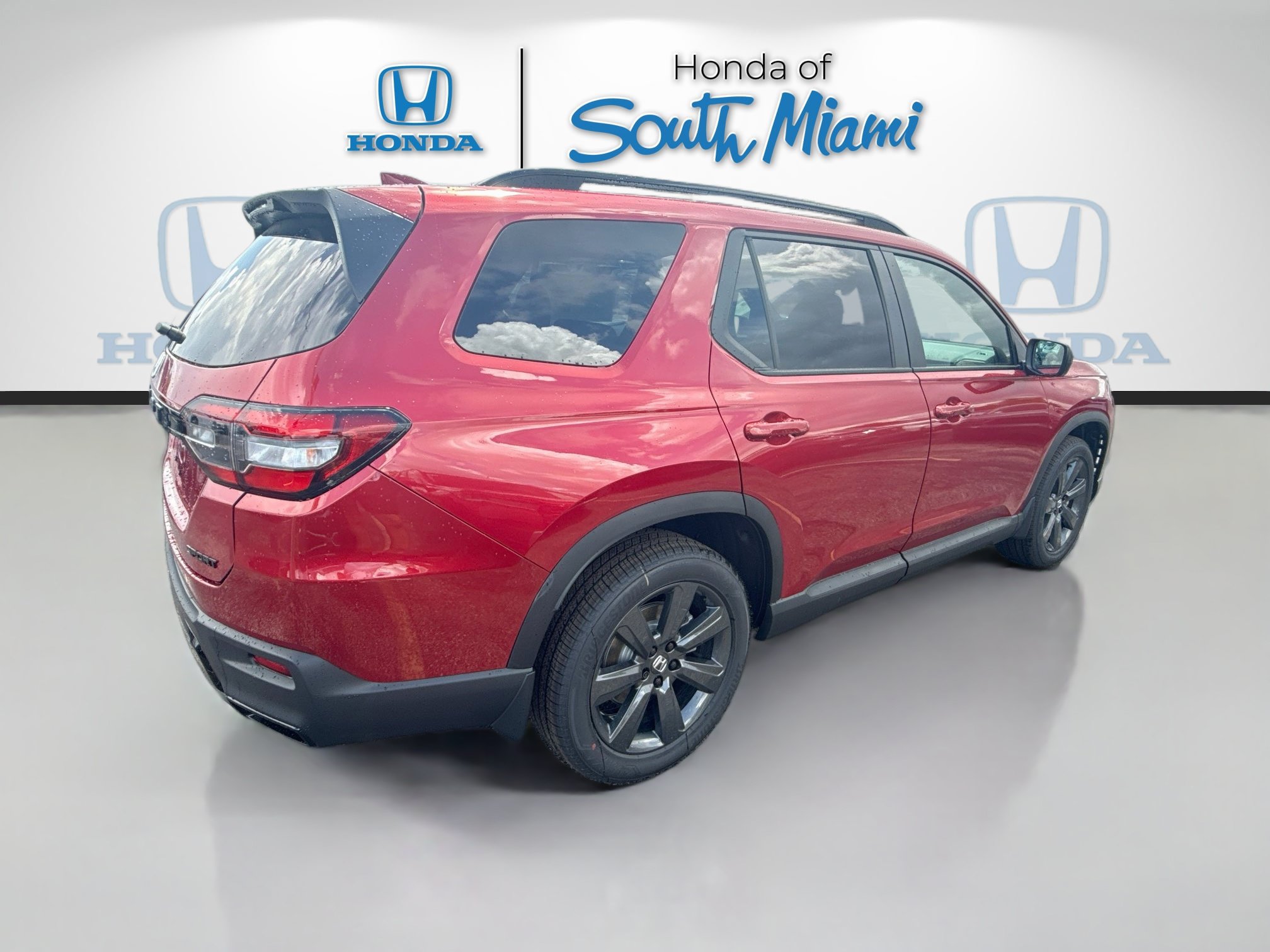 New 2026 Honda Pilot Sport image 7