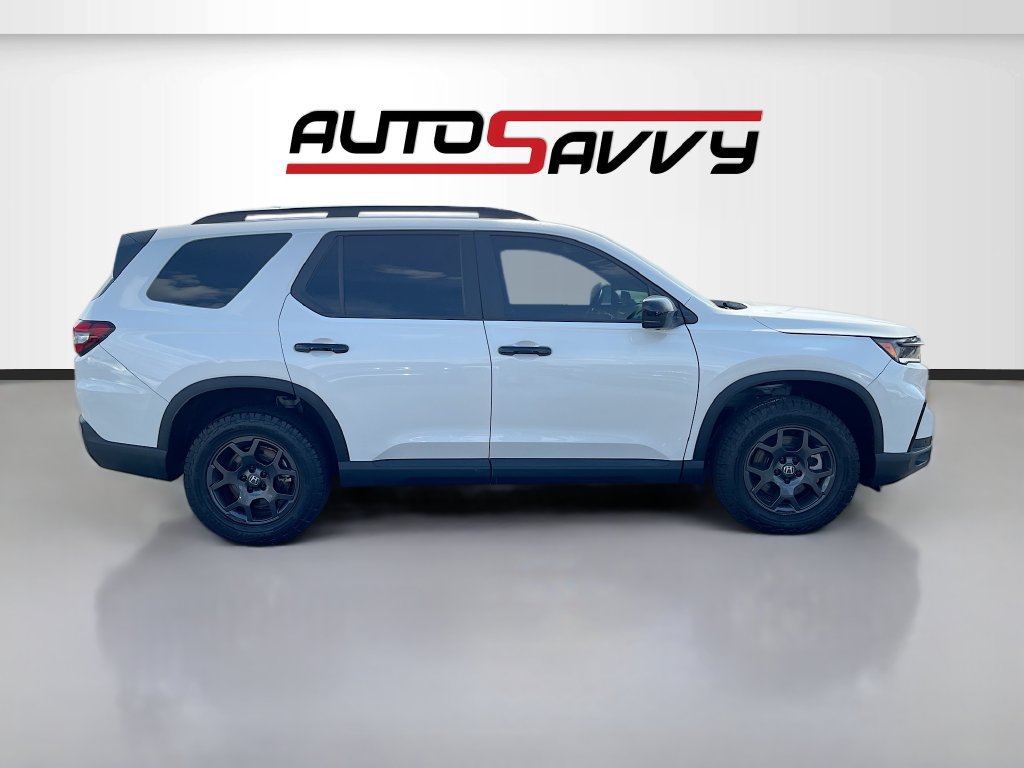 Used 2025 Honda Pilot TrailSport image 8