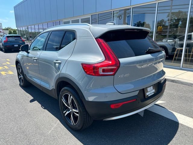 Used 2025 Volvo XC40 B5 Core AWD/4WD image 3