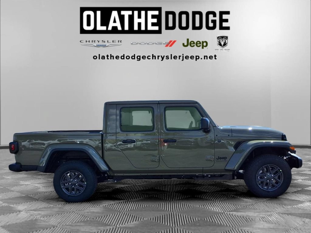 New 2026 Jeep Gladiator Sport AWD/4WD image 25