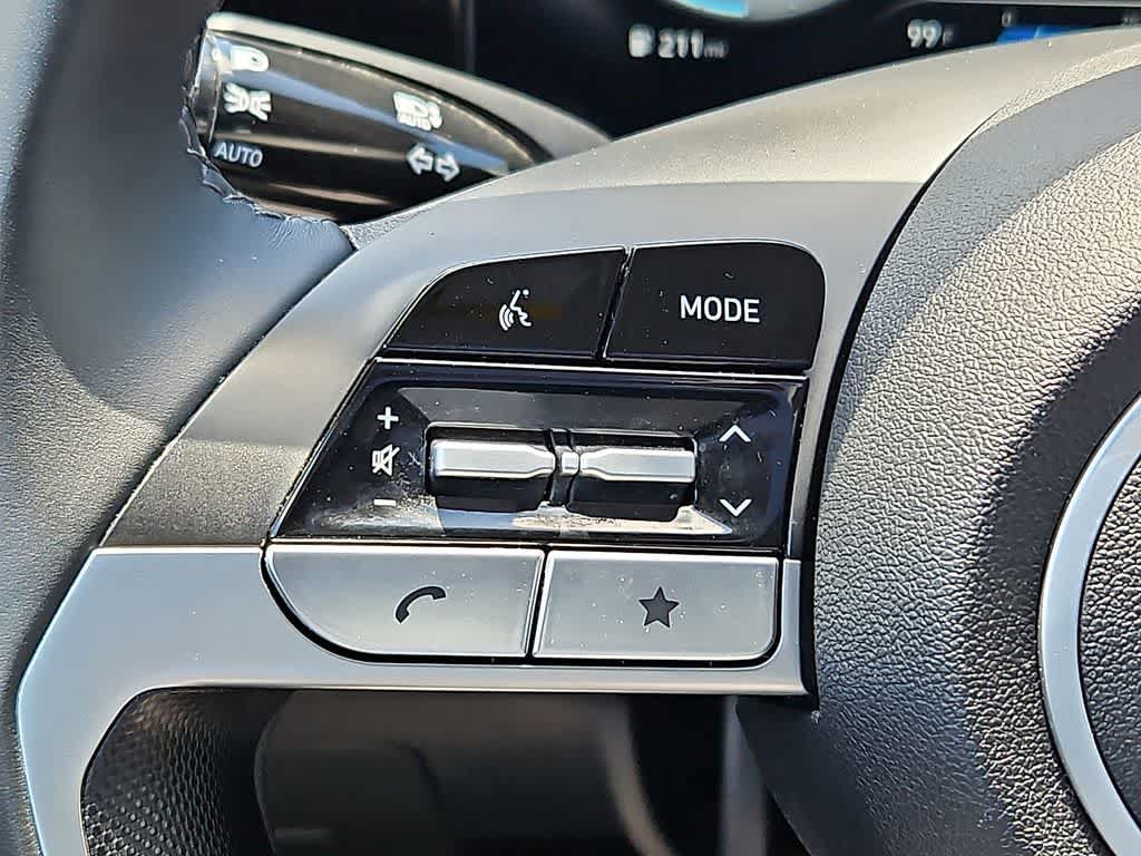 Used 2025 Hyundai Elantra Limited FWD image 21