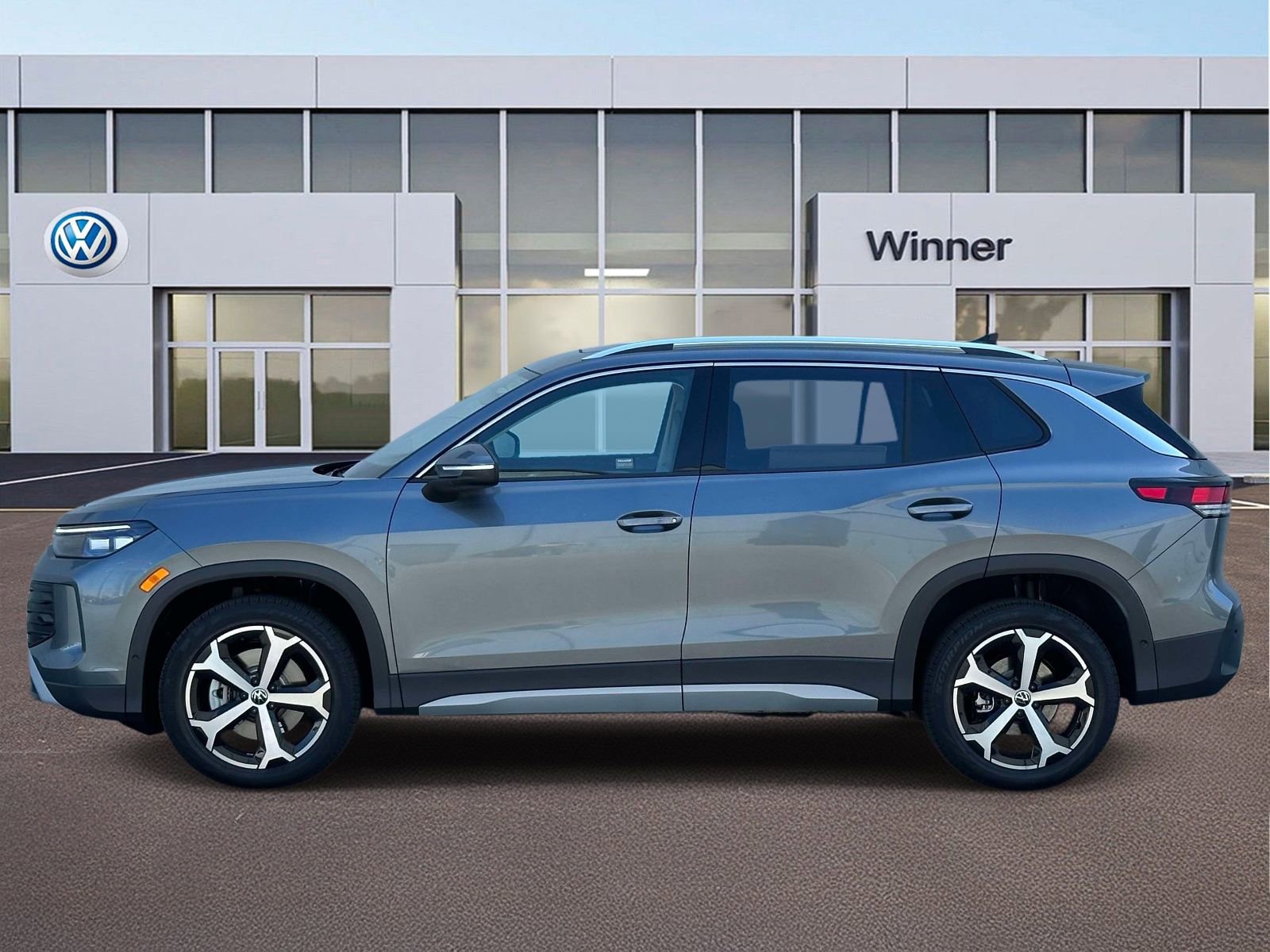 New 2026 Volkswagen Tiguan SE image 2