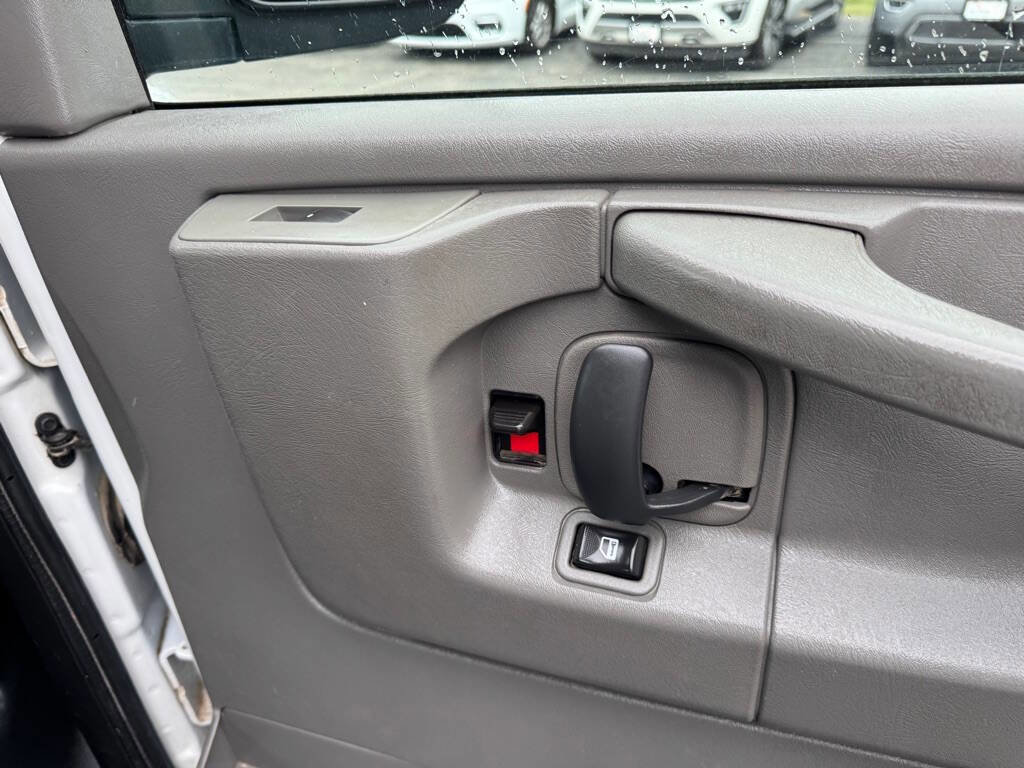 Used 2015 GMC Savana 2500 RWD image 45