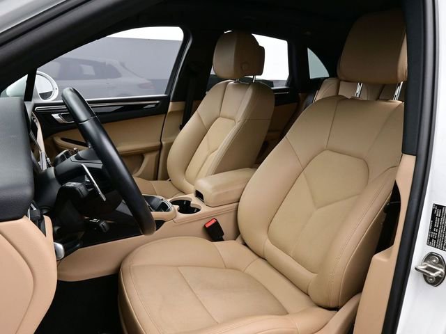 Certified 2023 Porsche Macan image 5