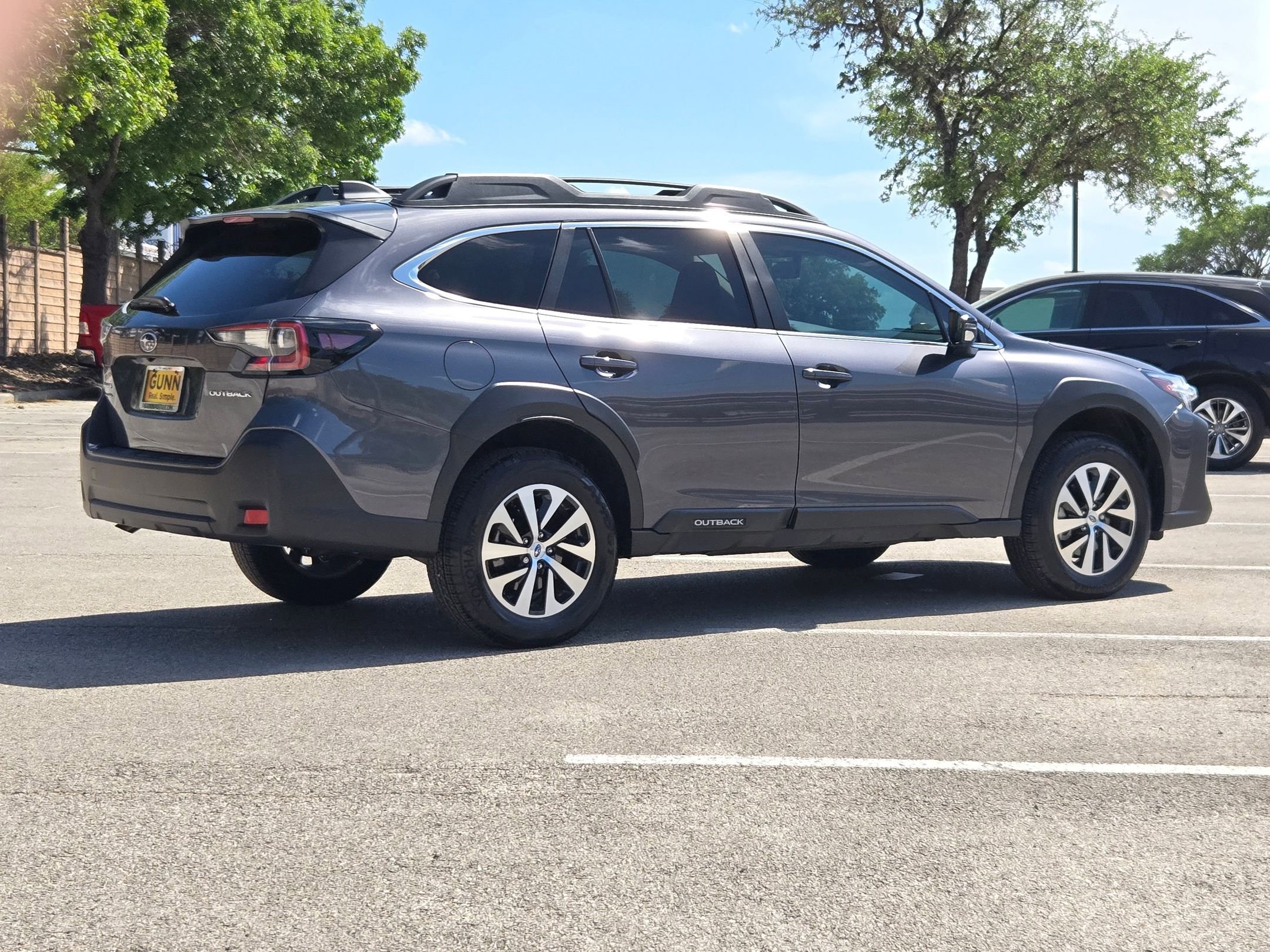 Used 2025 Subaru Outback Premium AWD/4WD image 4