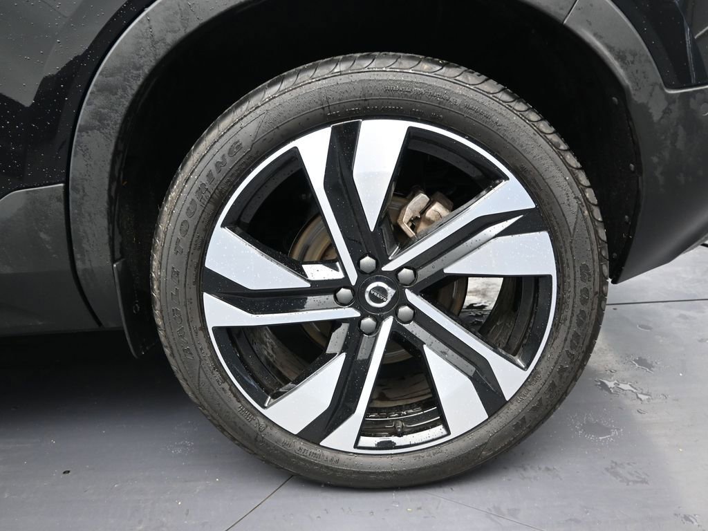 Used 2023 Volvo XC40 B4 Ultimate image 10