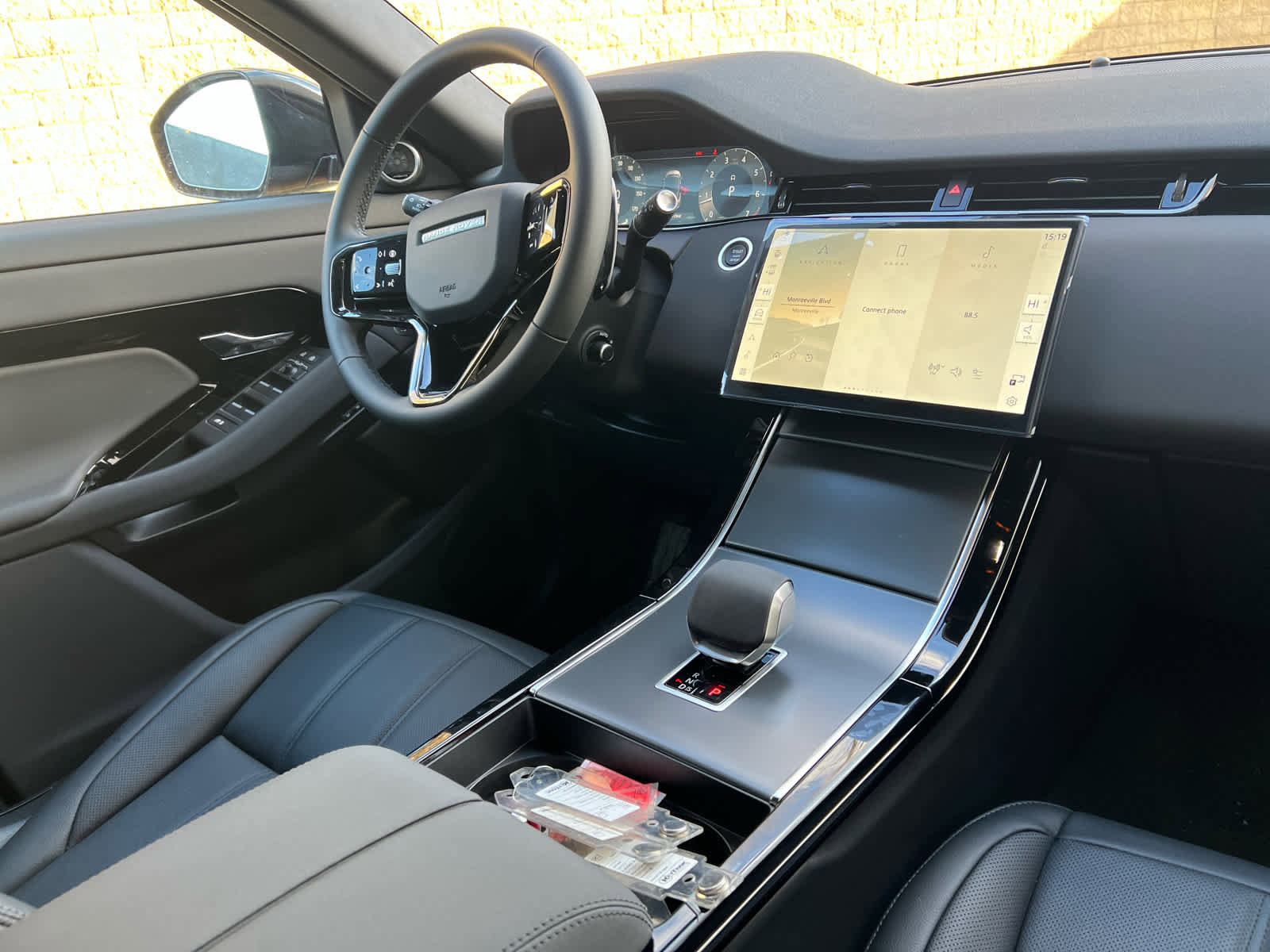 Used 2025 Land Rover Range Rover Evoque Dynamic SE image 11