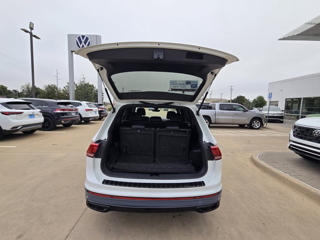 Used 2023 Volkswagen Tiguan SE R-Line image 18
