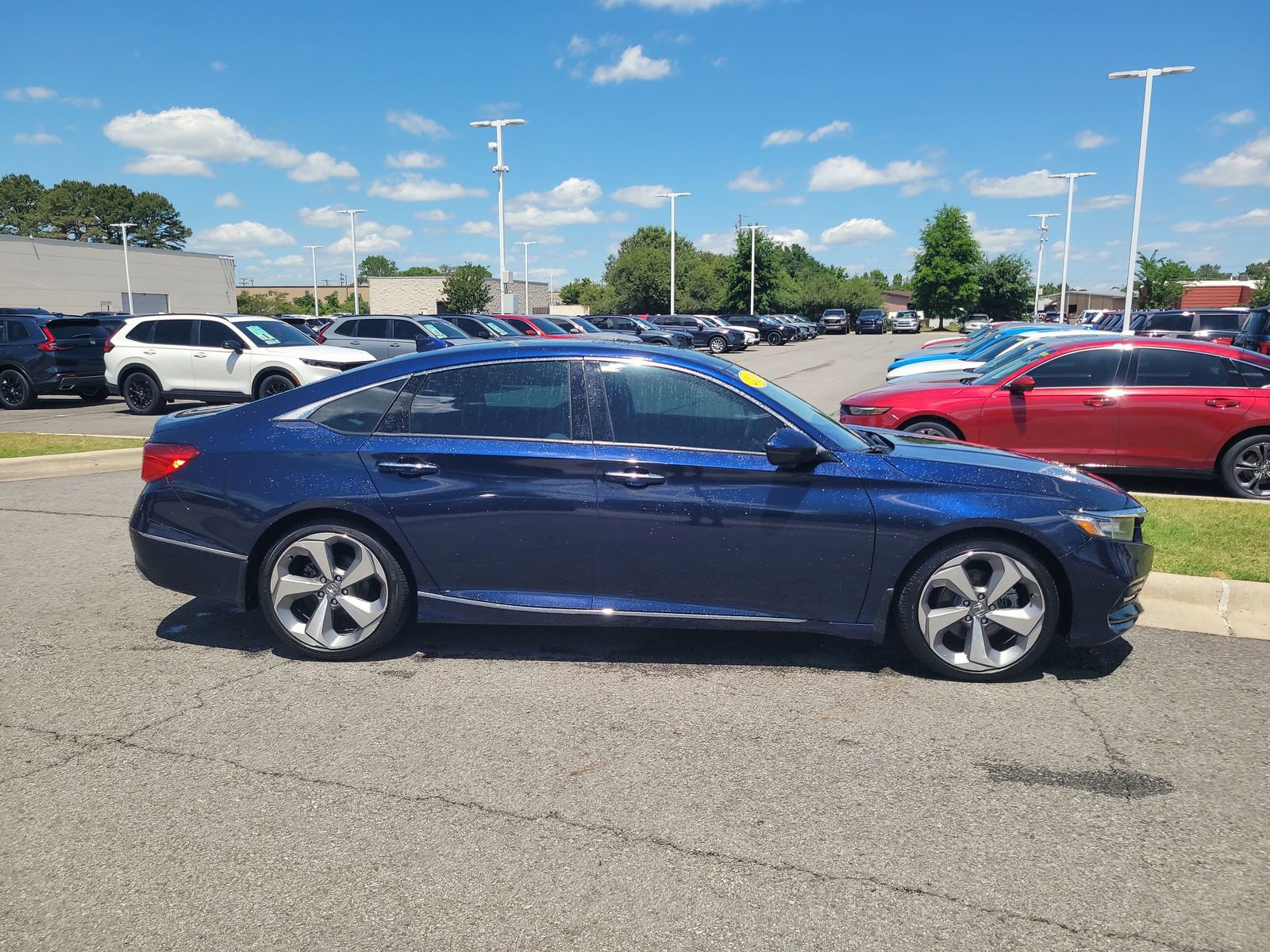 Used 2019 Honda Accord Touring image 2