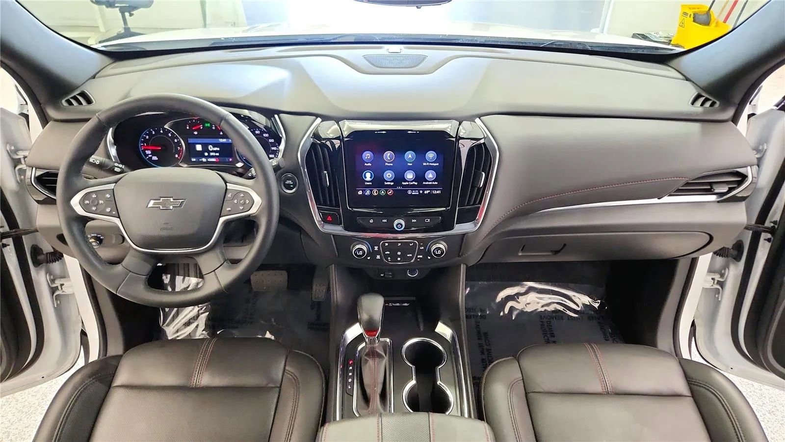 Used 2023 Chevrolet Traverse RS FWD image 36