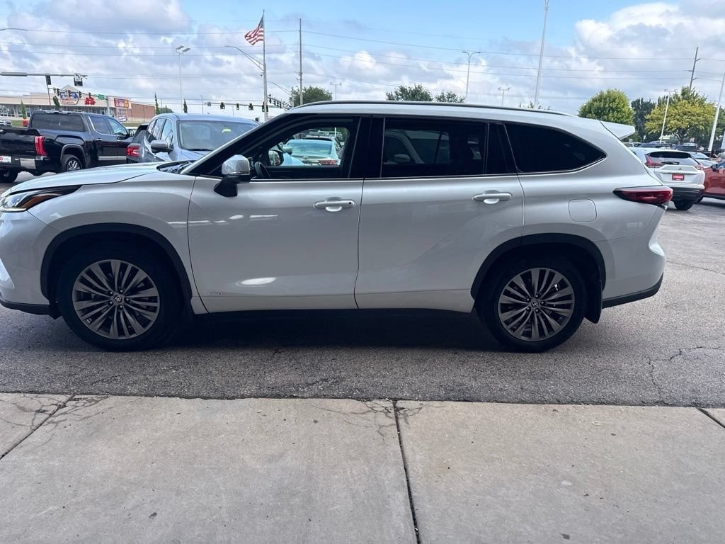 Used 2022 Toyota Highlander Platinum AWD/4WD image 11